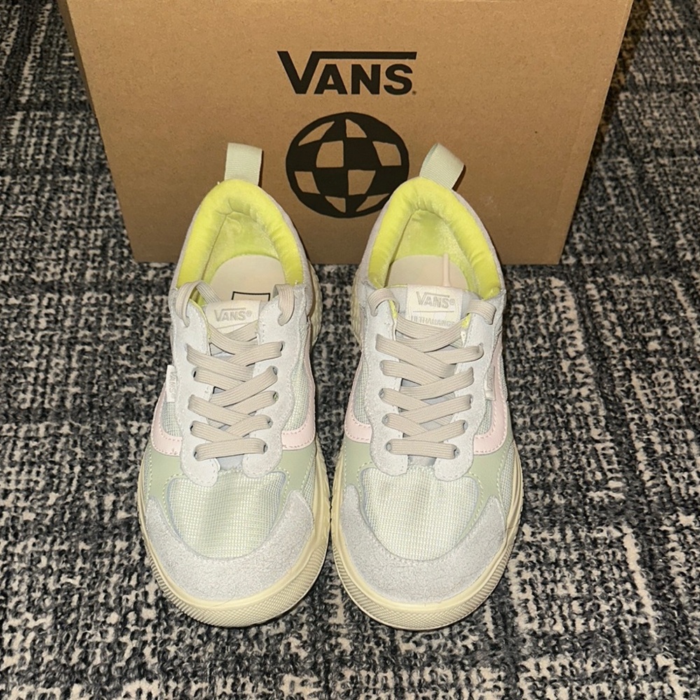 Vans Women's Sneakers in Light Gray and Yellow